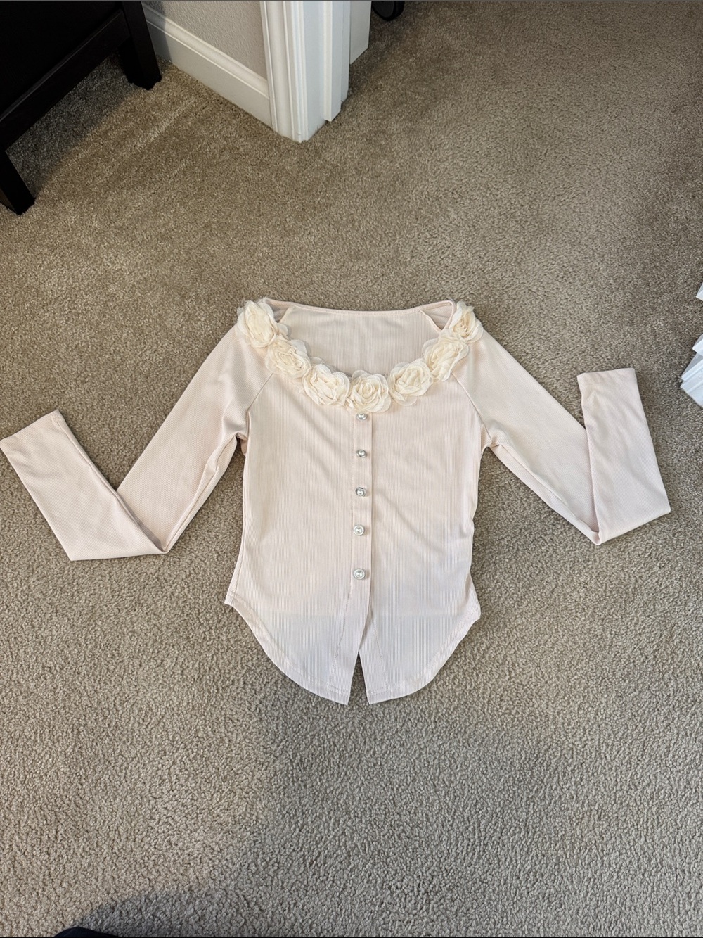Women’s off white Floral Trim Long-Sleeve Button Front Top